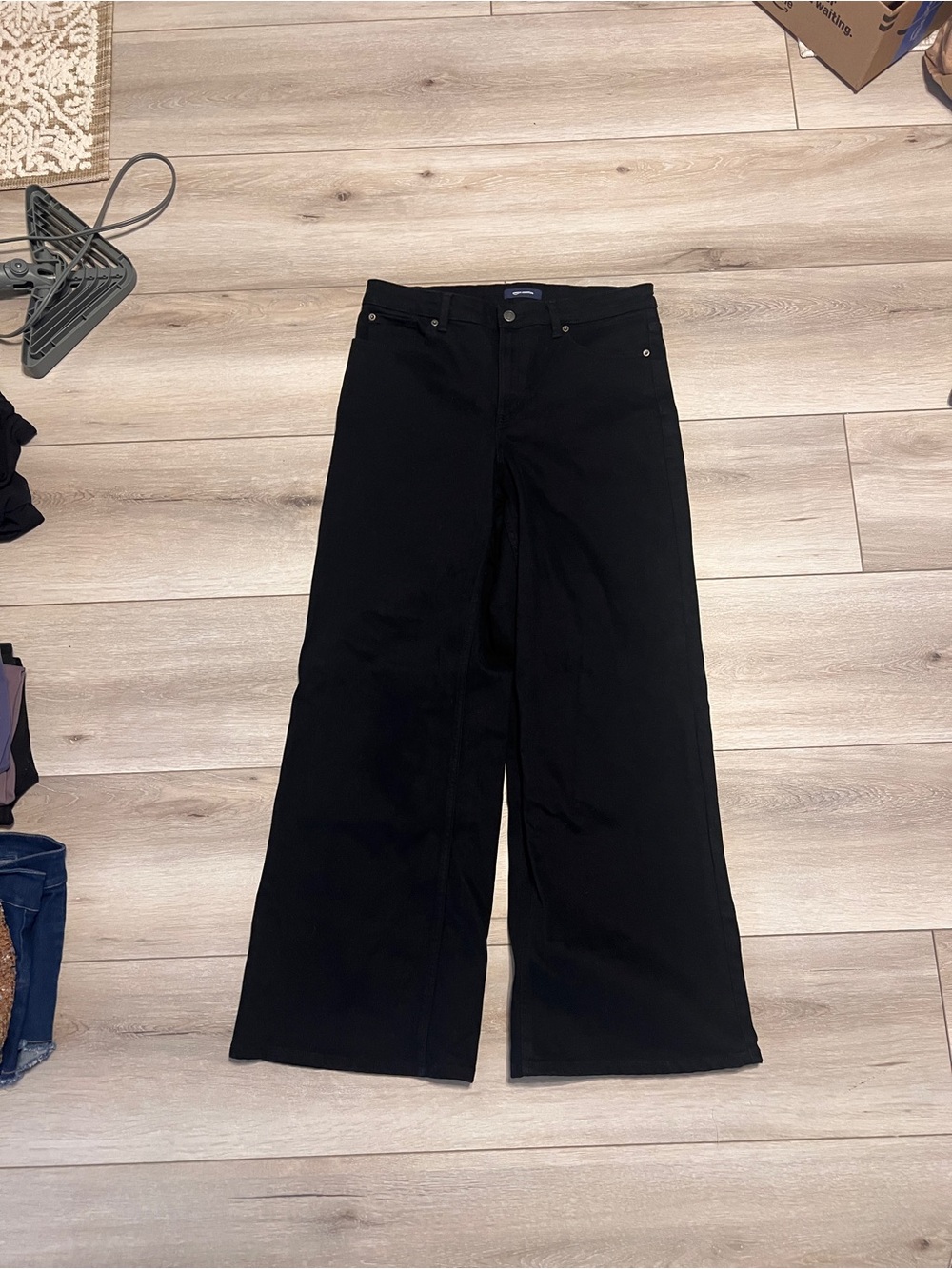 Amazon Essentials Women's Wide-Leg Black Jeans